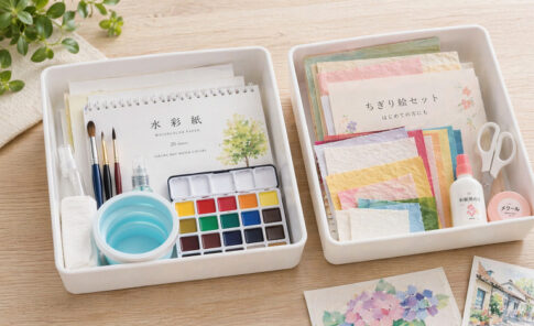 水彩道具やちぎり絵の材料を小さなボックスにまとめた、手軽に始められる創作セット